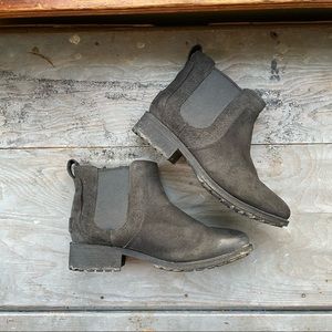 UGG Chelsea slip on boots | size 8.5